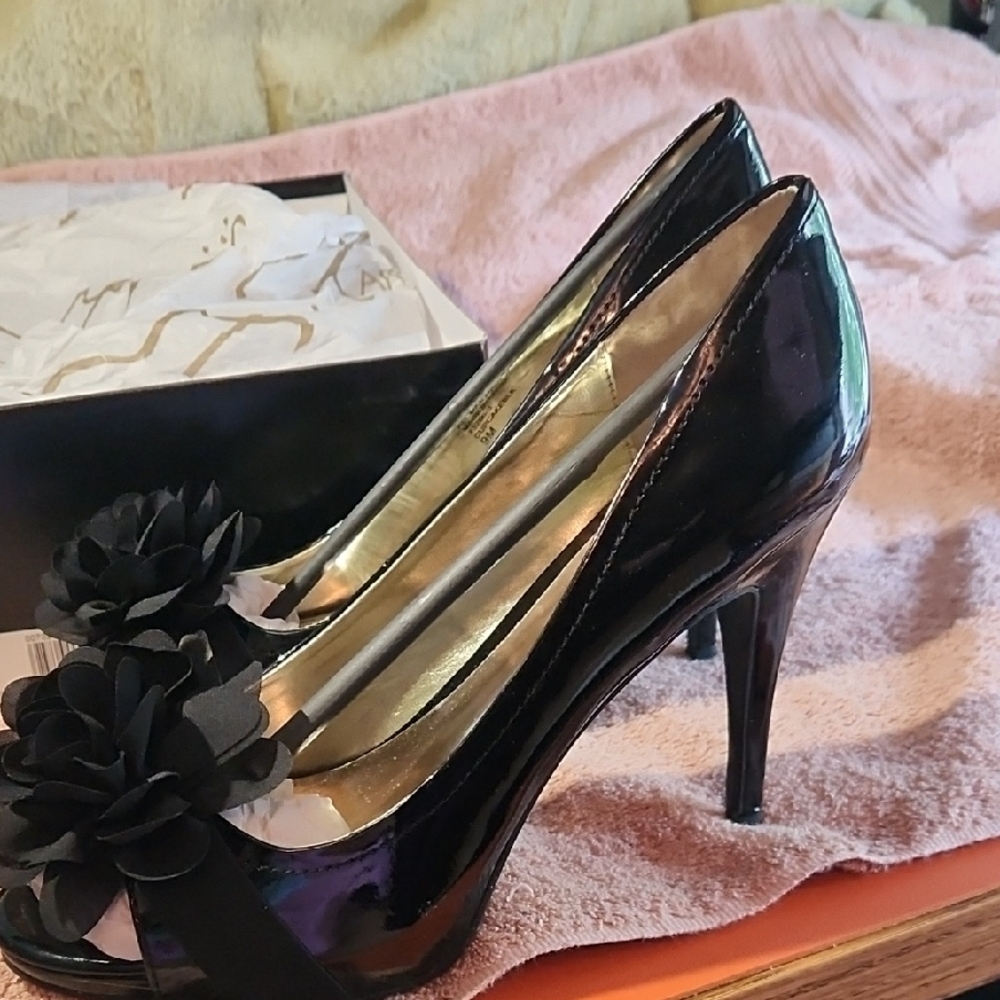 Carlos Santana Black Patent Leather Peep-Toe Heels